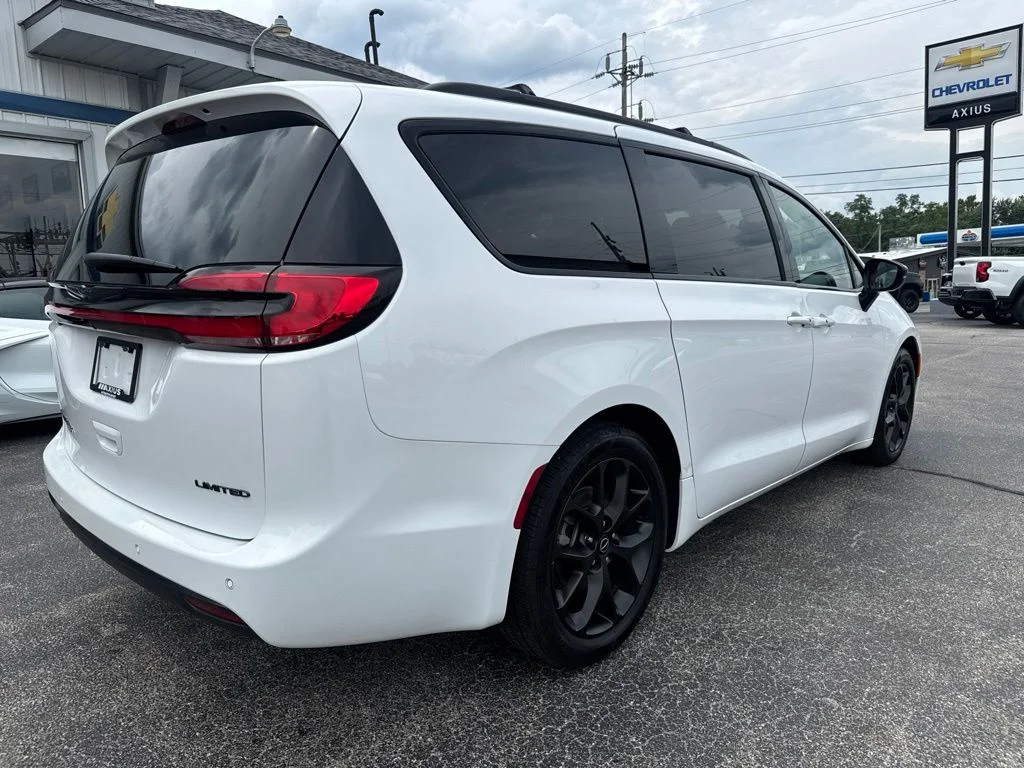 2025 Chrysler Pacifica Limited - Photo 7
