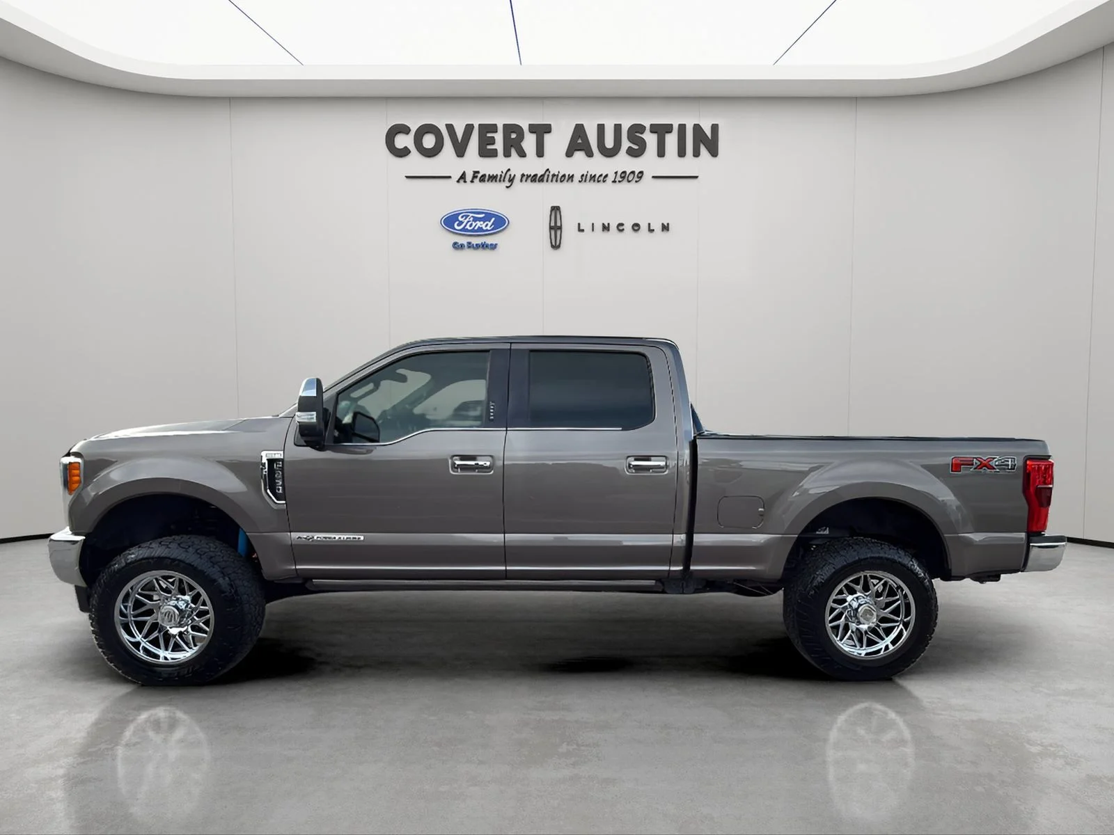 Used 2019 Gray Ford King Ranch image 2