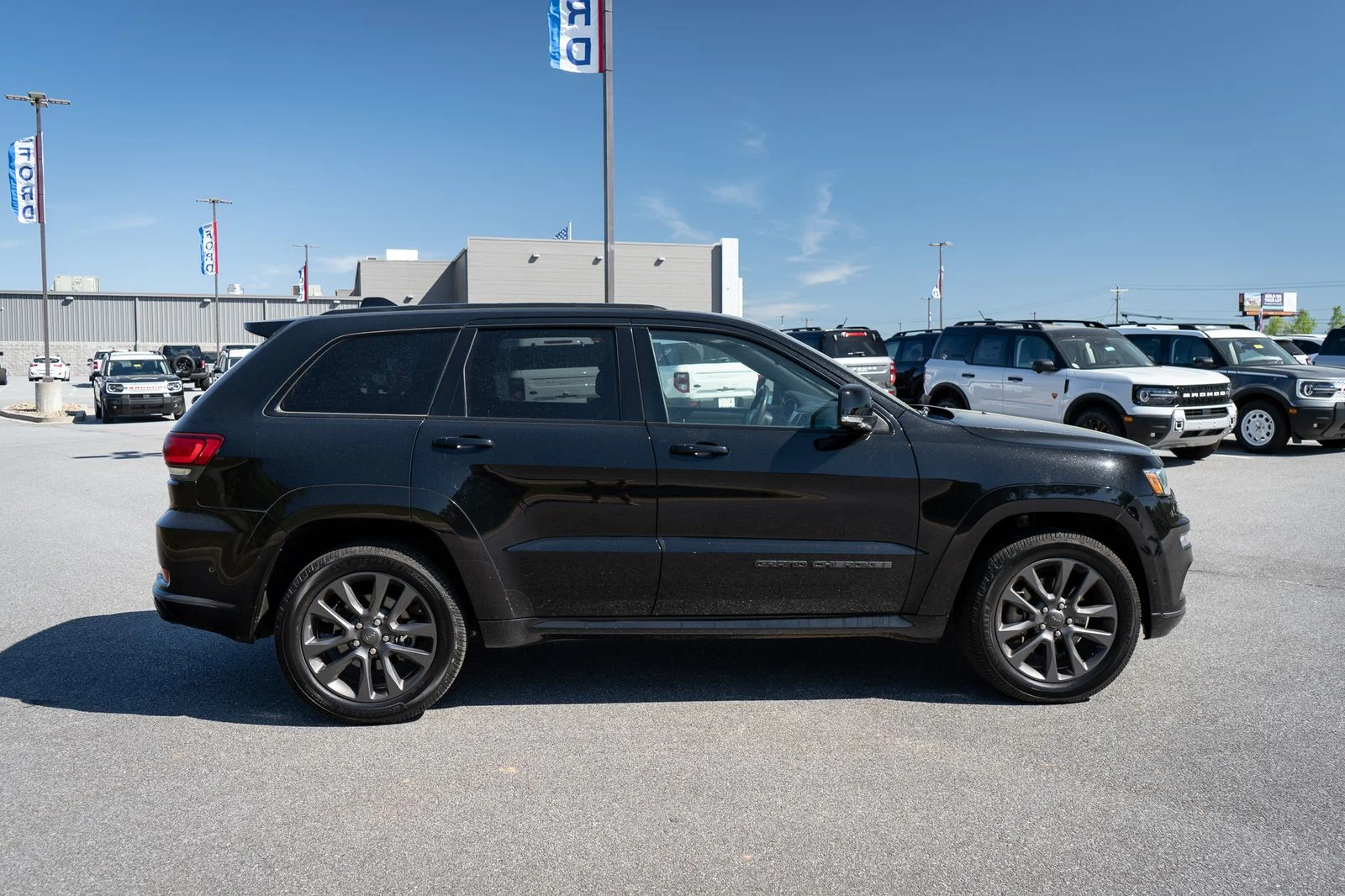 Used 2019 Black Jeep Overland image 11