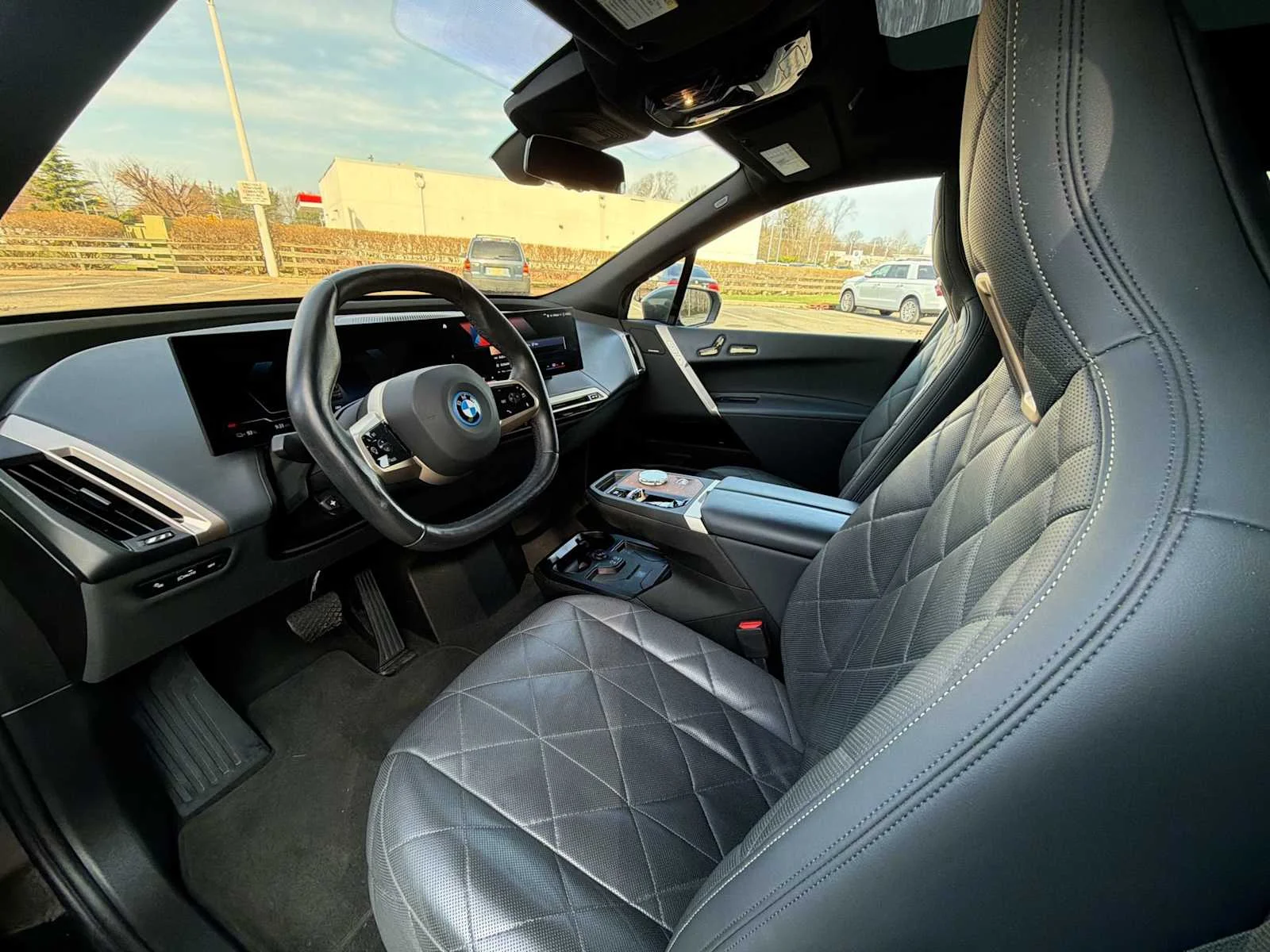 Used 2023 Oxide Grey Metallic BMW xDrive50 image 10