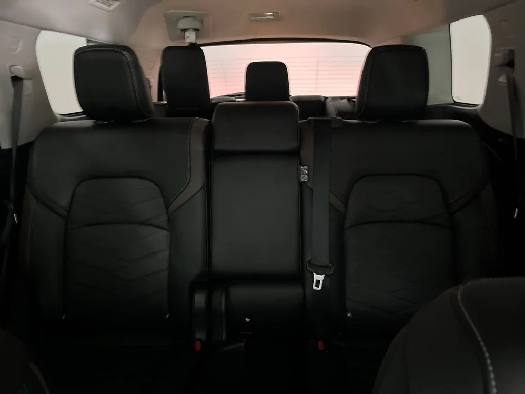 Used 2024 White Nissan Platinum image 27
