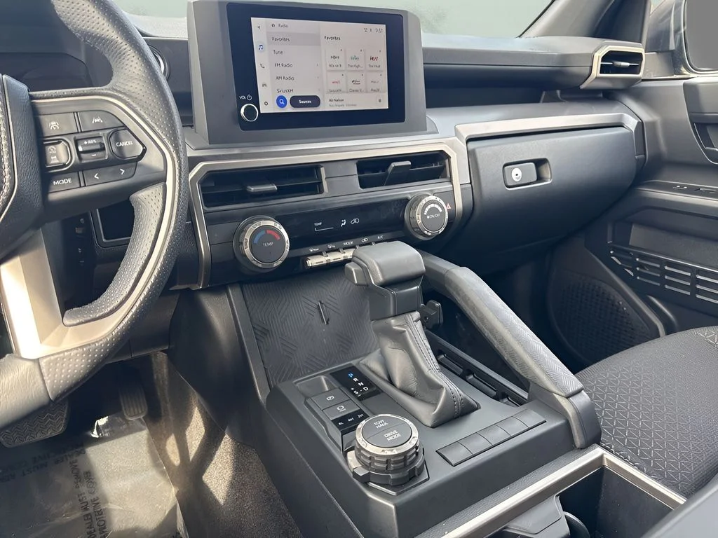 Used 2025  Toyota SR5 image 16