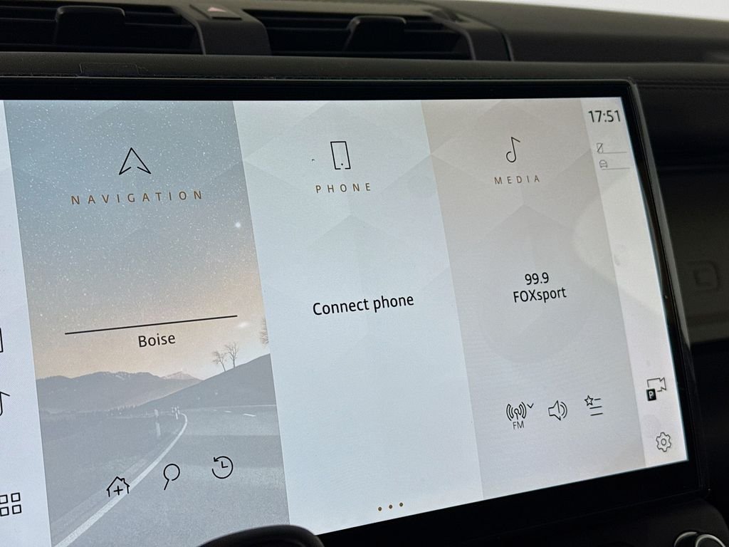 New 2026 Fuji White Land Rover X-Dynamic SE image 16