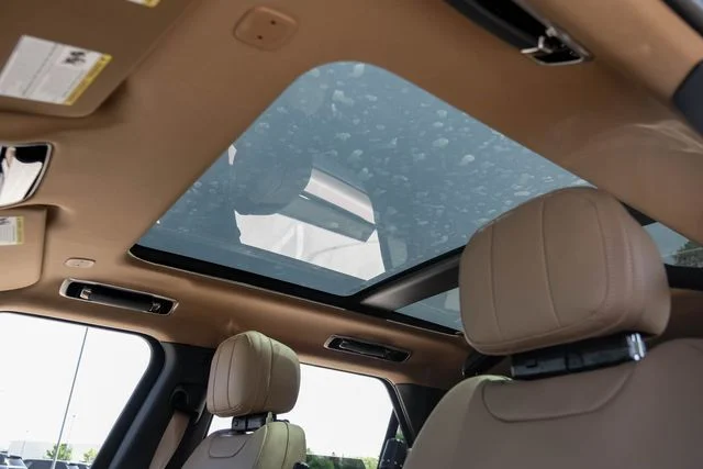New 2026  Land Rover SE image 5