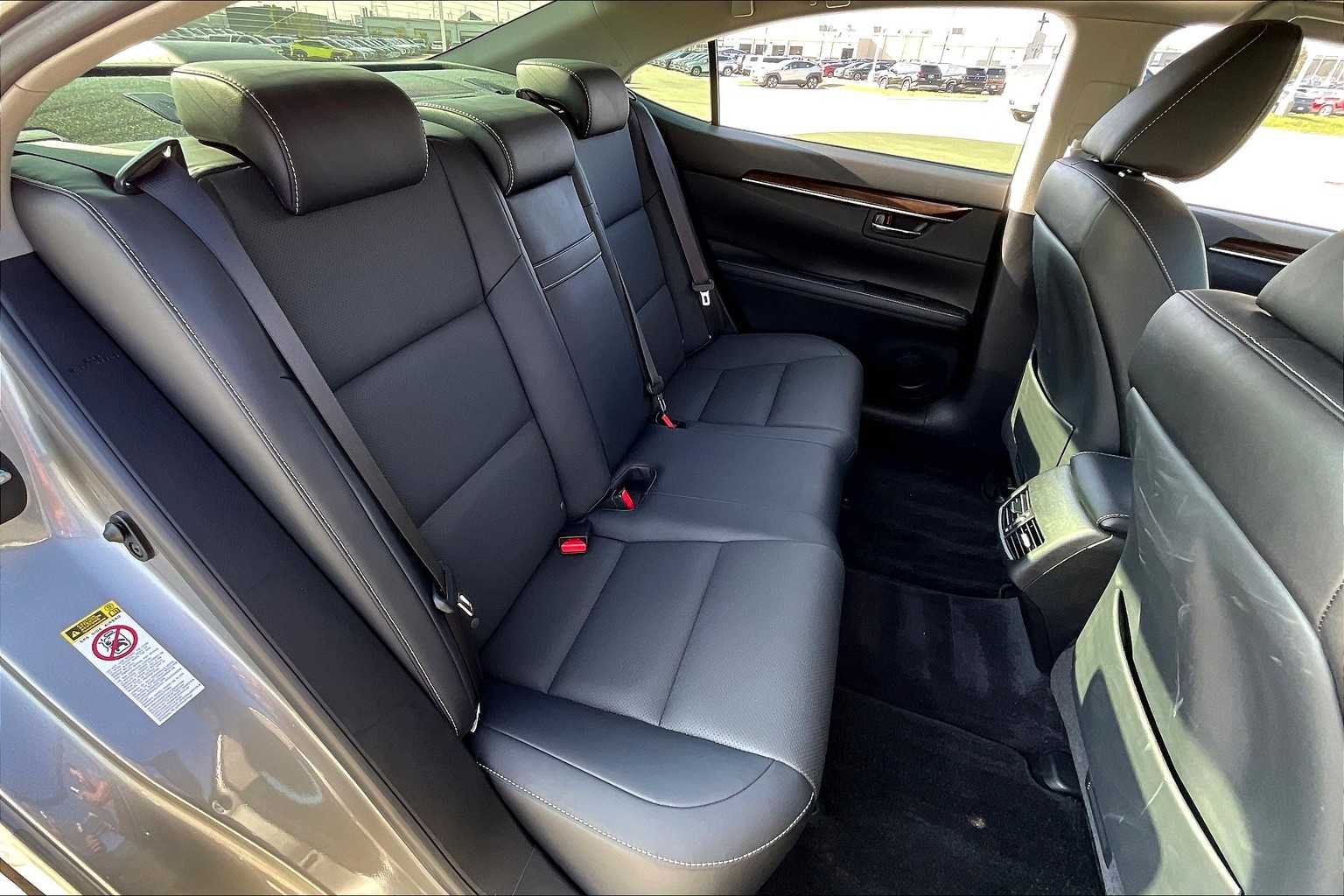 Used 2015 Atomic Silver Lexus  image 18