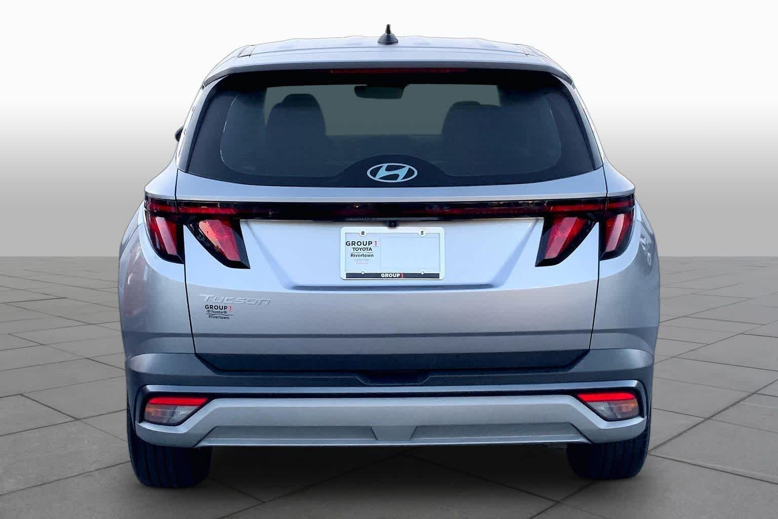 Used 2025 Shimmering Silver Hyundai SE image 5