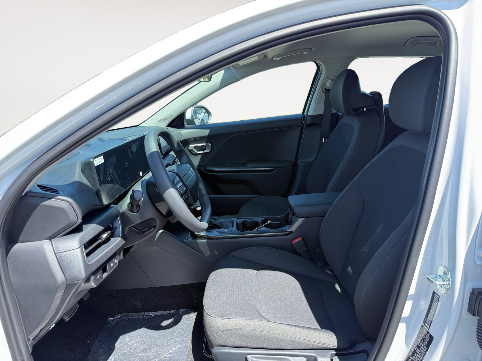 New 2026 Snow White Pearl Kia LXS image 10
