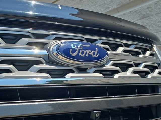 Used 2018 Gray Ford Limited image 36