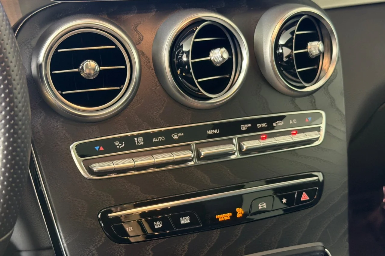 Used 2022 Black Mercedes-Benz GLC 300 image 18