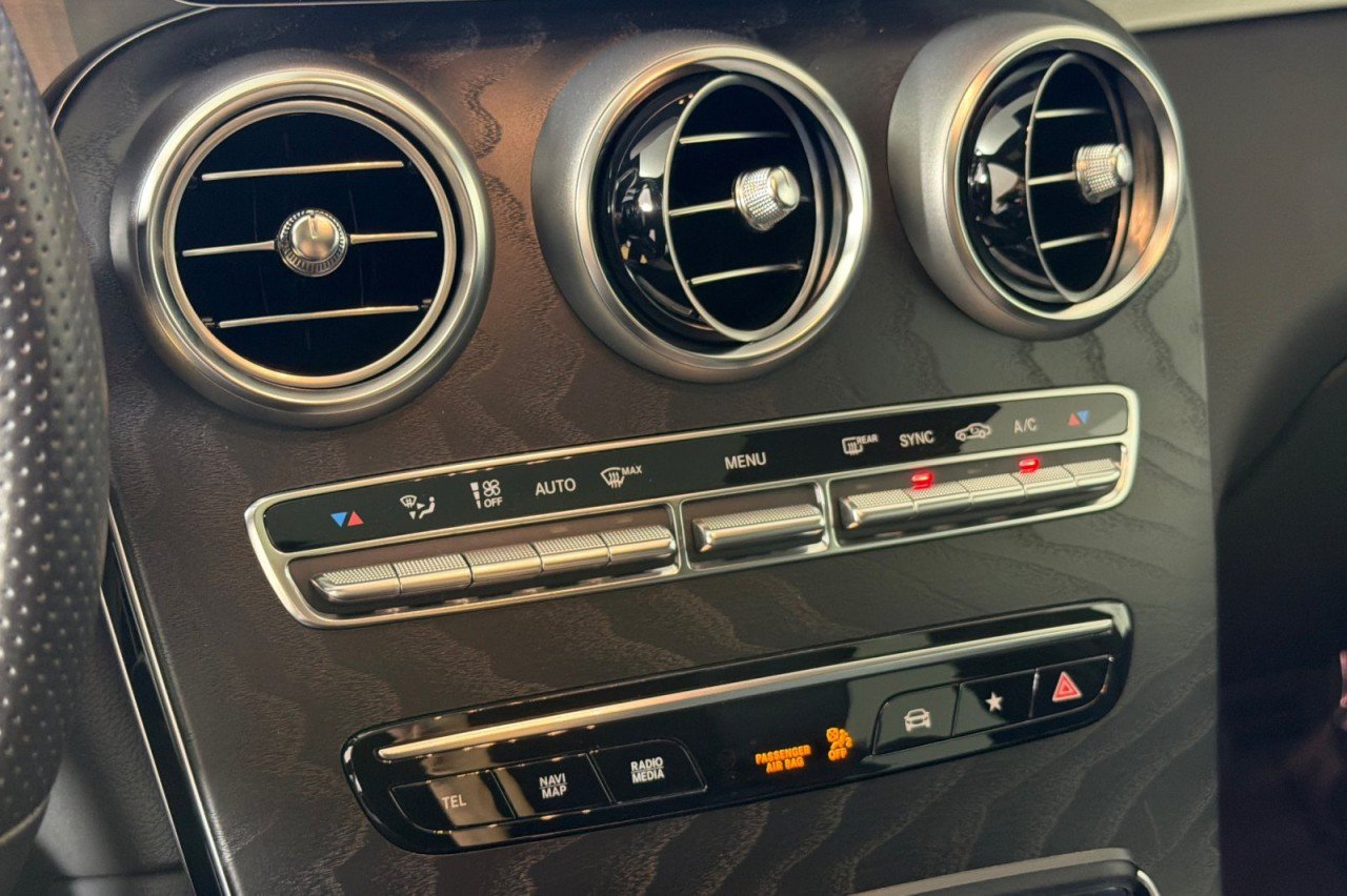 Certified Used 2022 Black Mercedes-Benz GLC 300 image 18