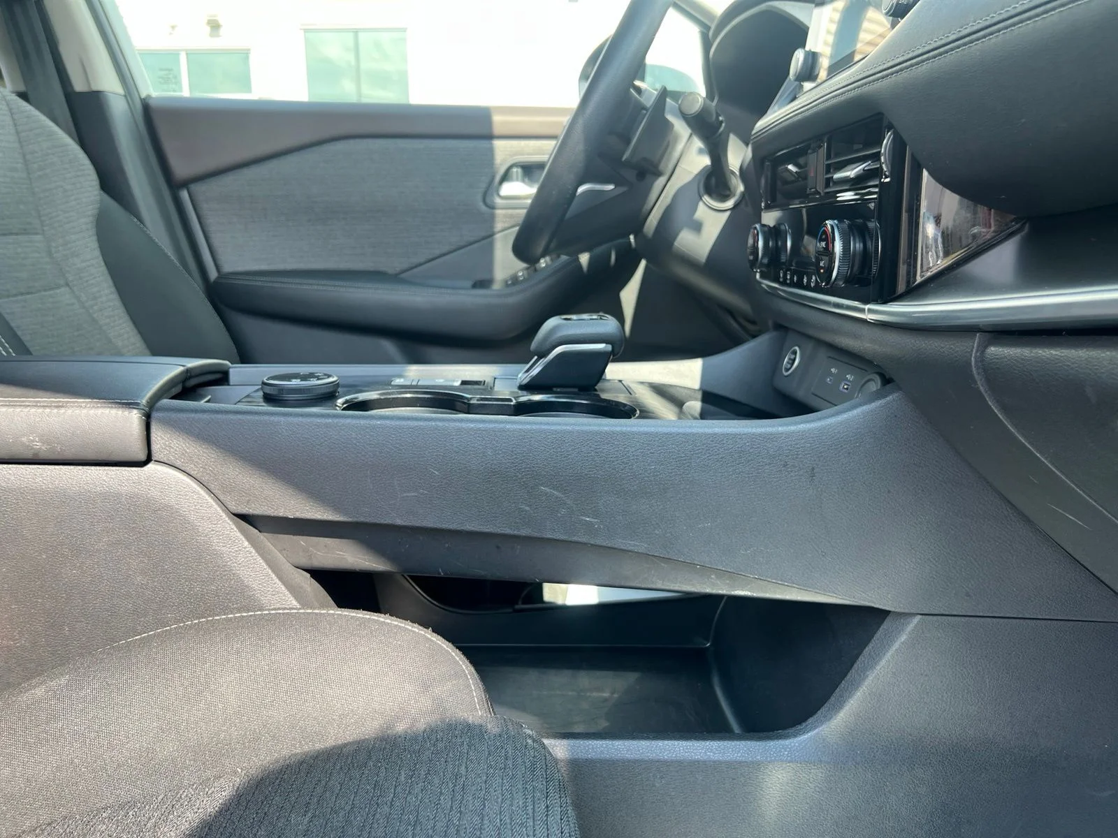 Used 2022 White Nissan SV image 43