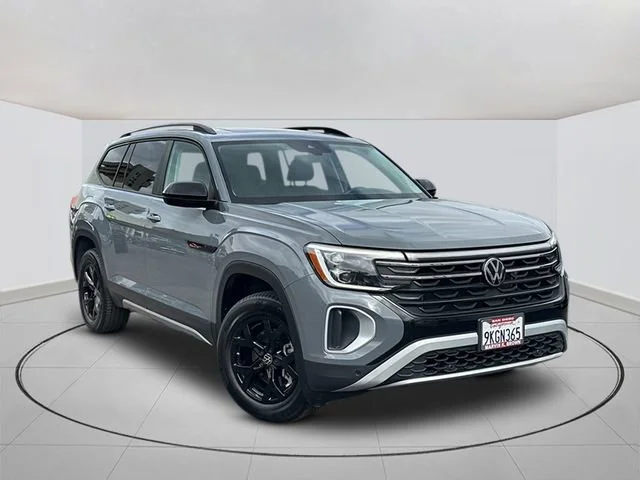 2024 Volkswagen Atlas 2.0T Atlas Peak Edt SE w/Tech 4MOTION's photo