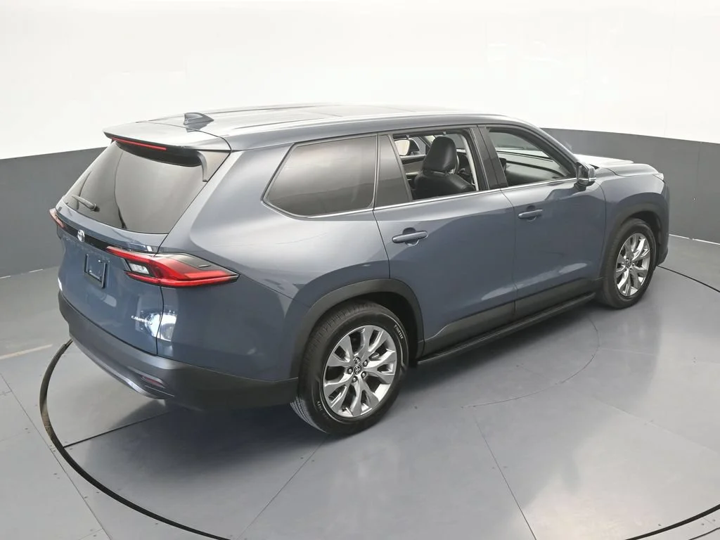 Used 2025 Cloud Toyota Limited image 59