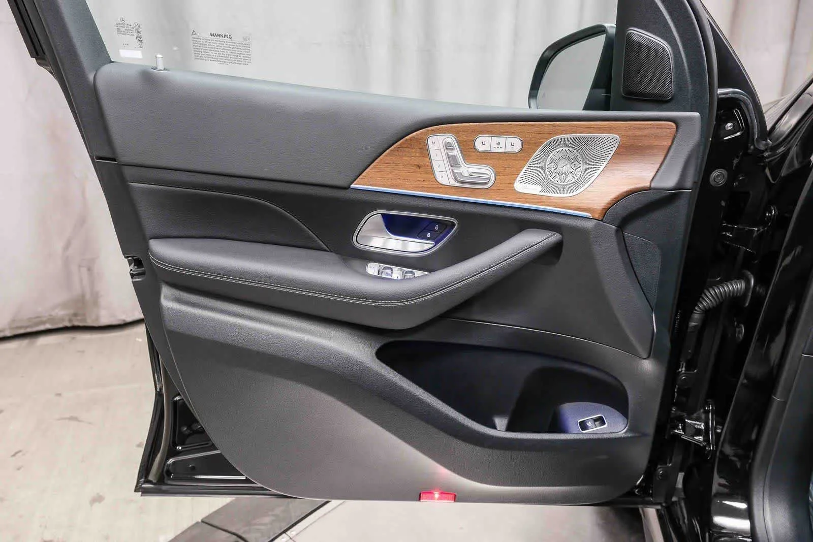 Imagen del Mercedes-Benz GLE 580 de 2025, de segunda mano certificado, en color negro obsidiana metalizado (n.º 20)
