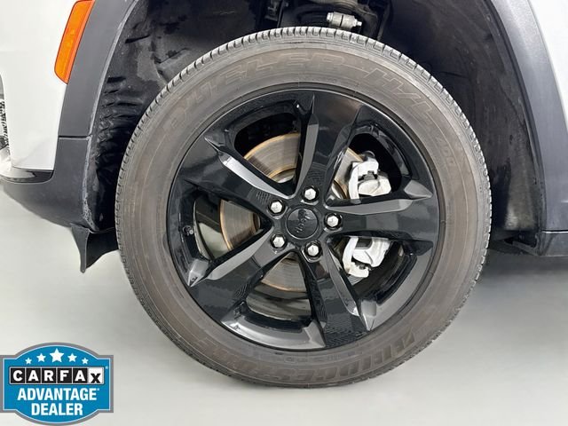 Used 2023 Silver Jeep Altitude image 30