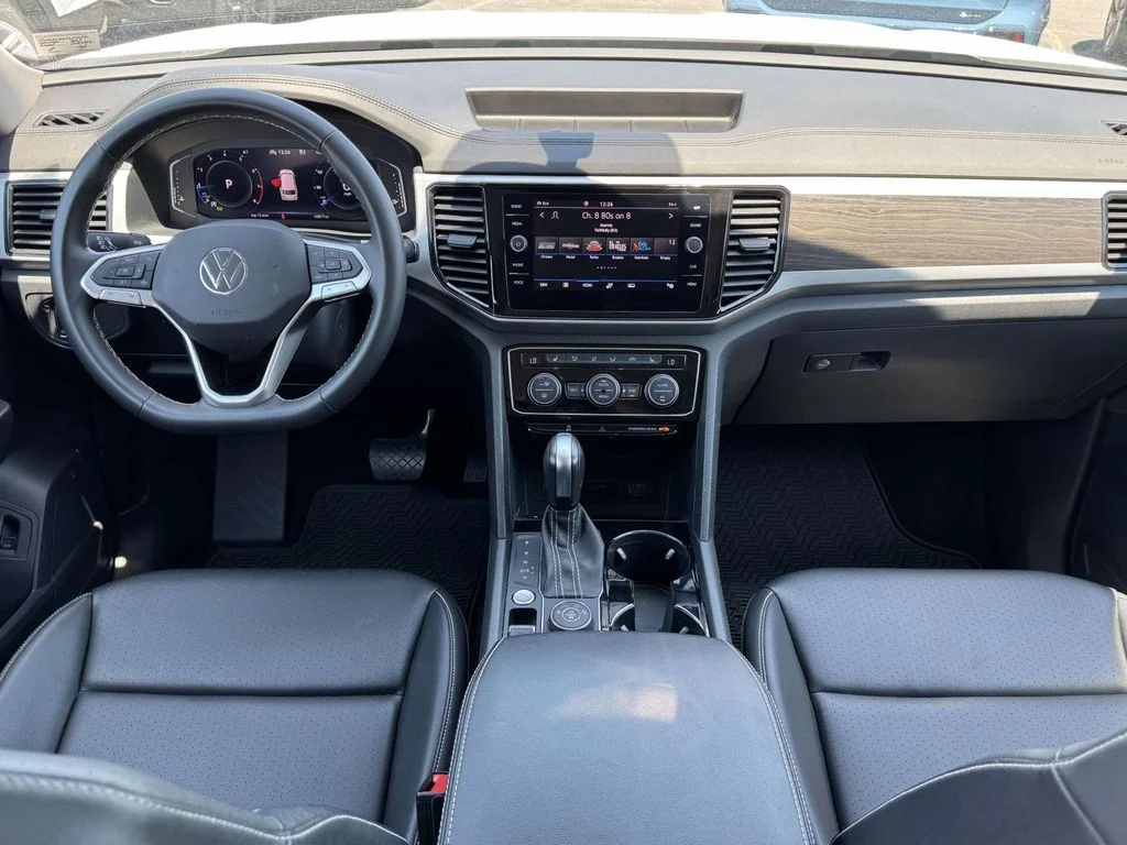 Used 2023 White Volkswagen 3.6L V6 SE w/Technology image 17