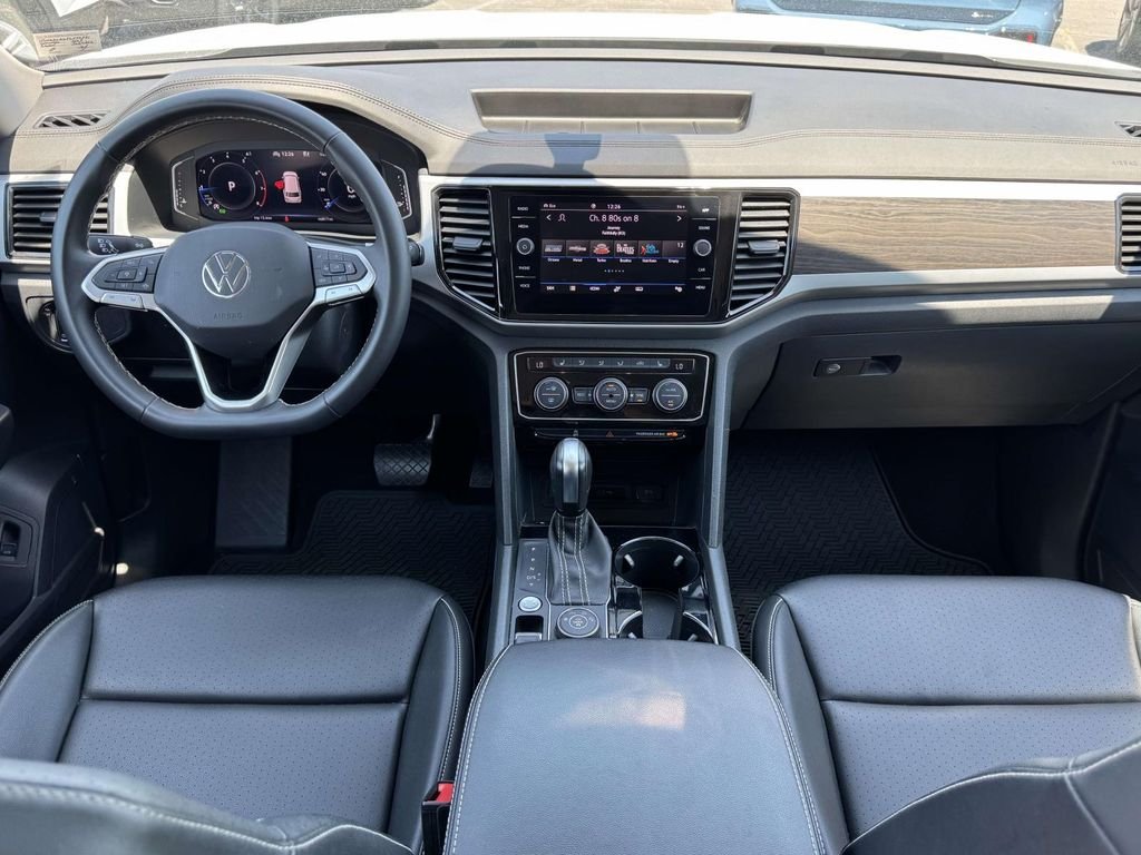 Used 2023 White Volkswagen 3.6L V6 SE w/Technology image 17