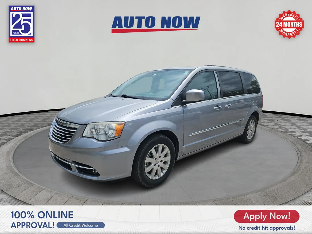 2014 Chrysler Town & Country Touring's photo