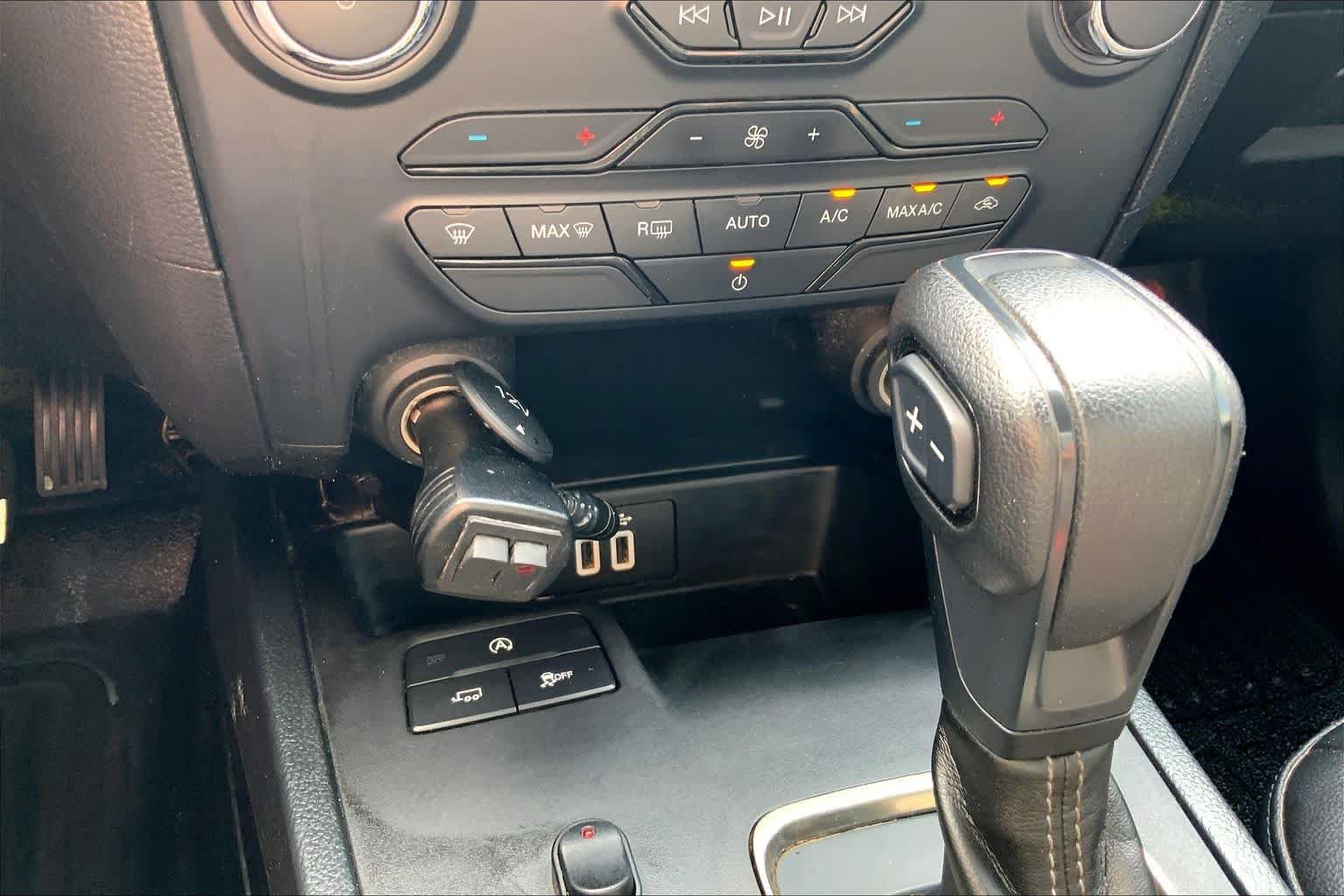 Used 2022 Oxford White Ford XL image 27