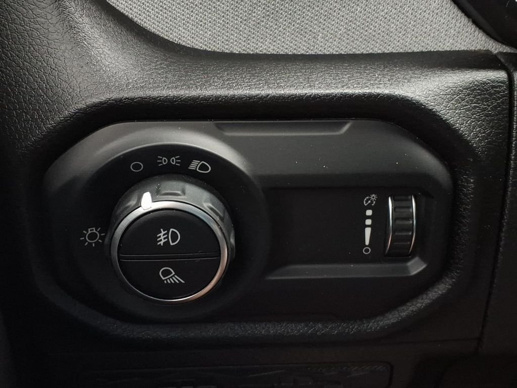 Used 2024 Anvil Clearcoat Jeep Sport image 21