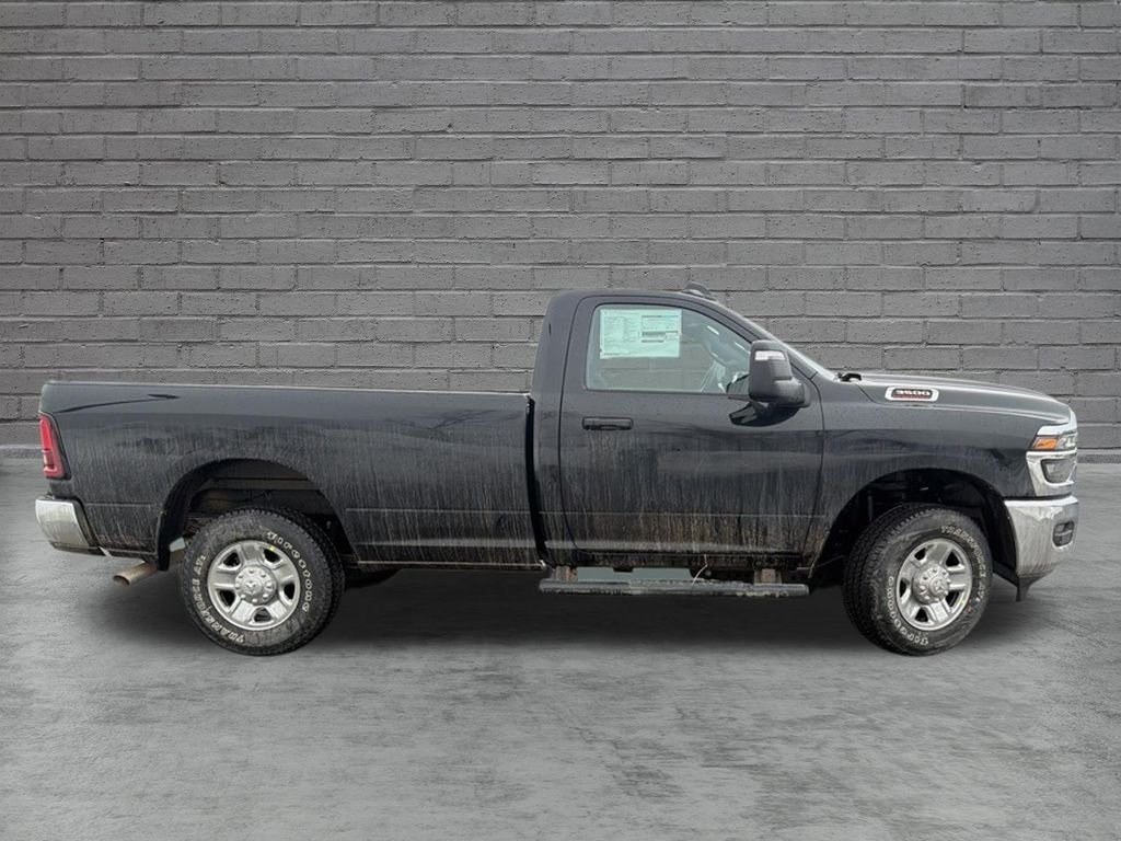 New 2026 Diamond Black Crystal Pearl-Coat Exterior Paint RAM Tradesman image 9