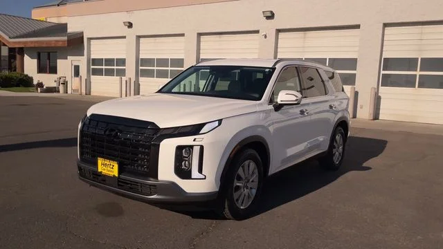 Used 2025 White Hyundai SEL image 5