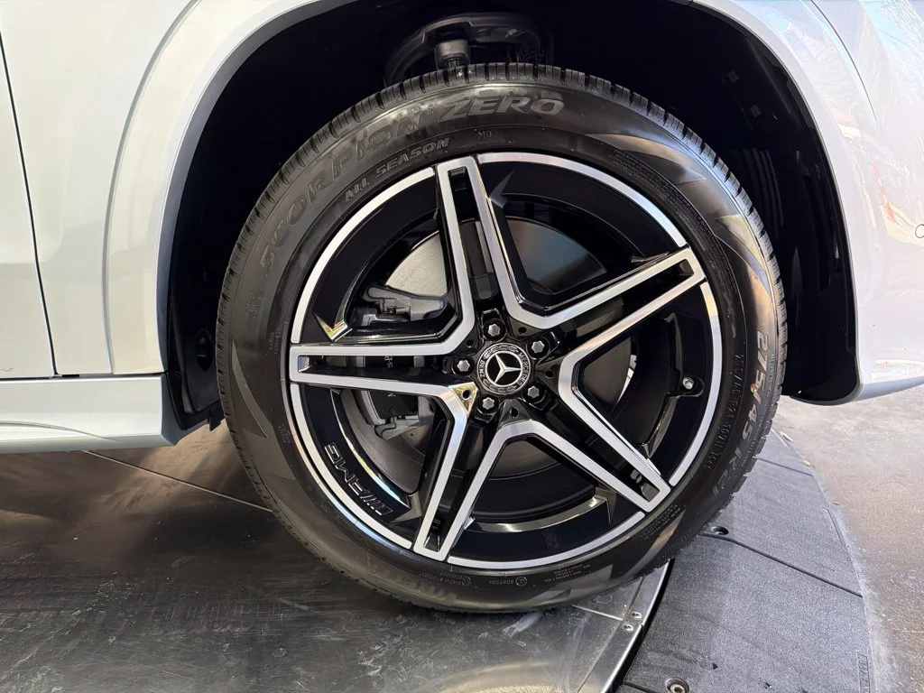 New 2027 Silver Mercedes-Benz GLS 450 image 9