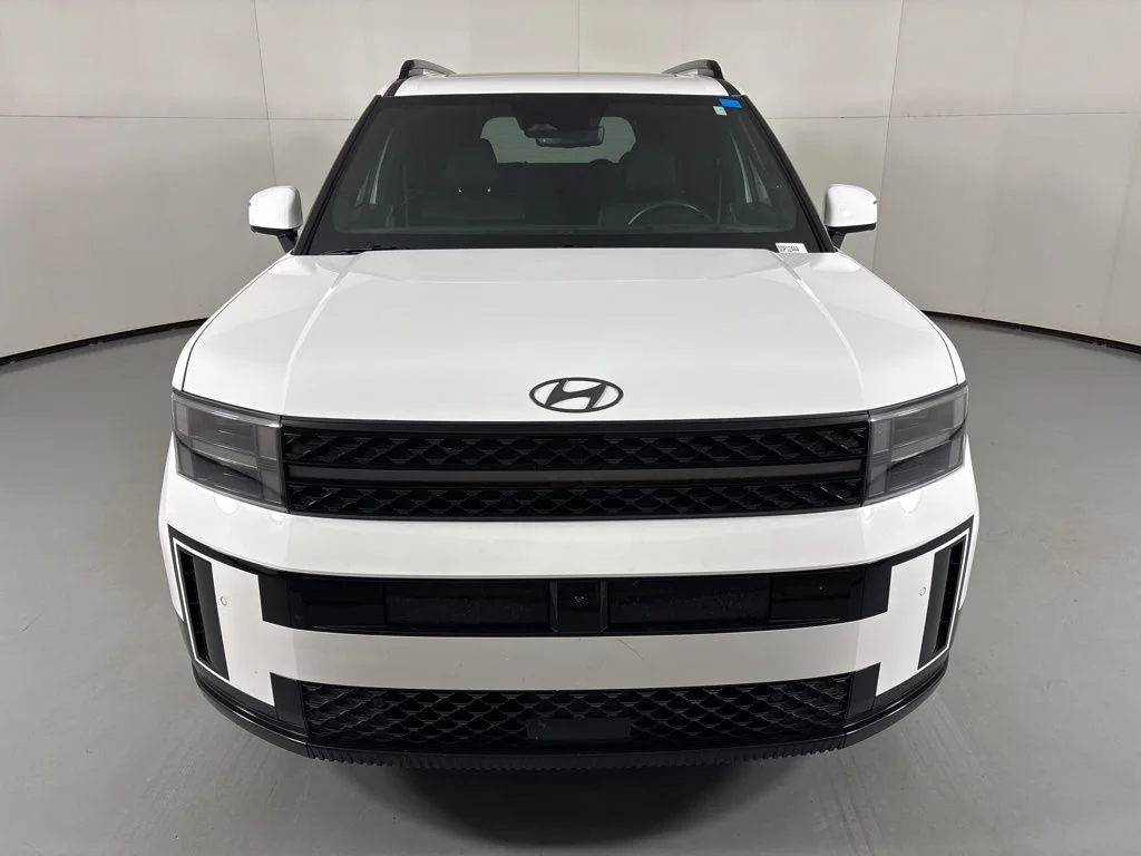 Used 2025 White Hyundai Calligraphy image 3