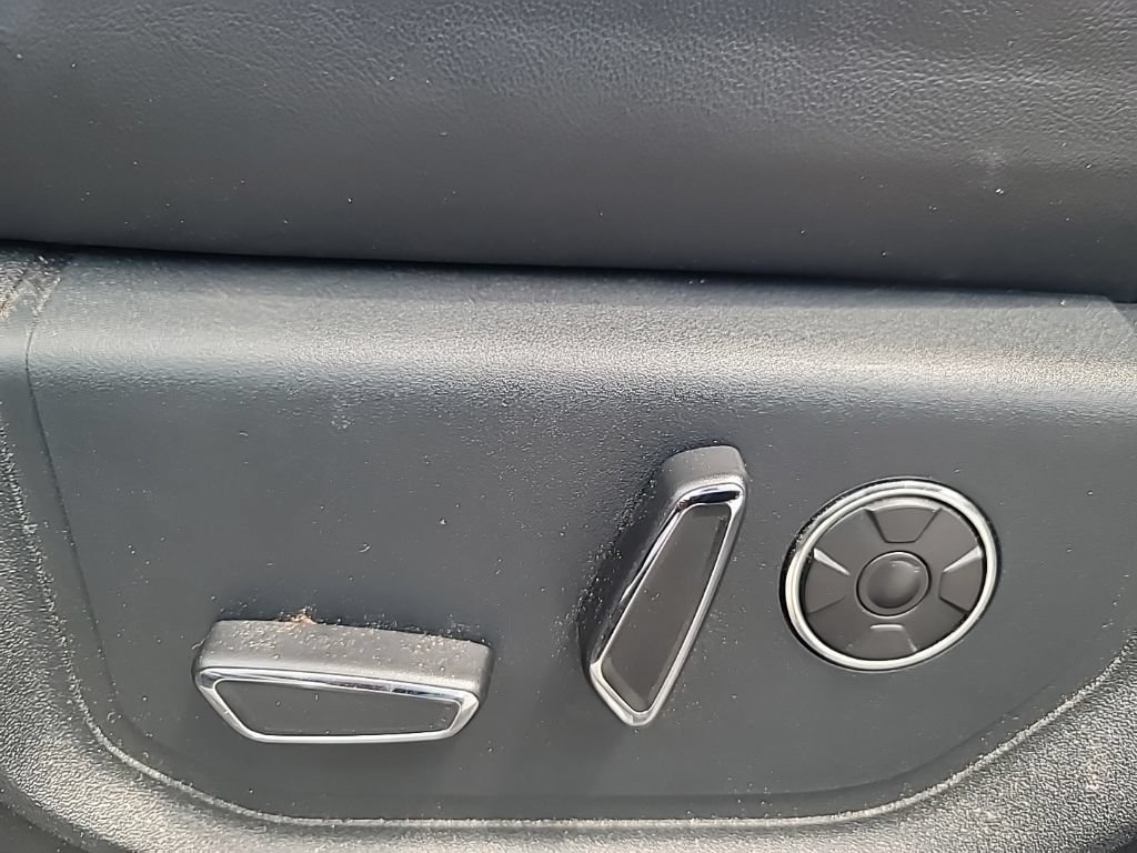 Used 2020  Ford XL image 19