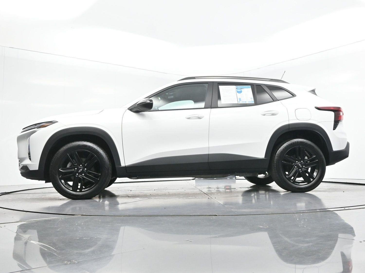 Used 2025 Summit White Chevrolet ACTIV image 45
