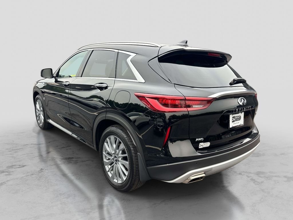 Certified Used 2025 Black INFINITI LUXE image 3