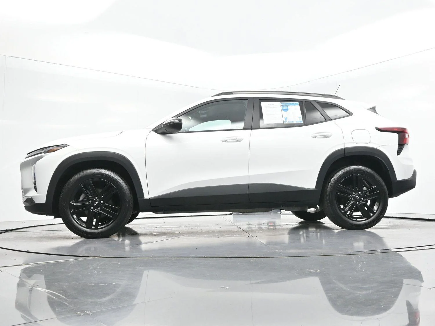 Used 2025 Summit White Chevrolet ACTIV image 45
