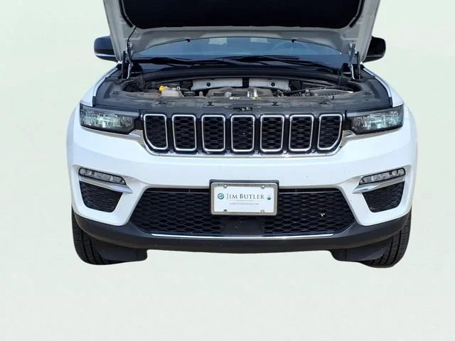 Used 2024  Jeep Y image 26