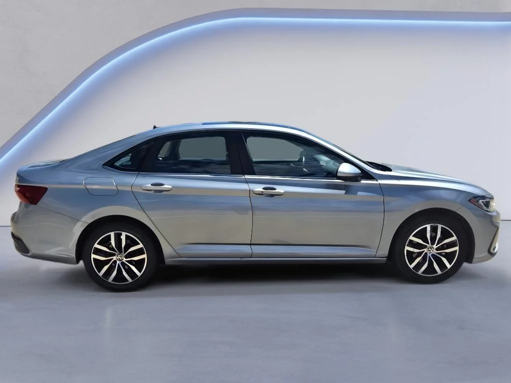 Used 2025 Gray Volkswagen SE image 7