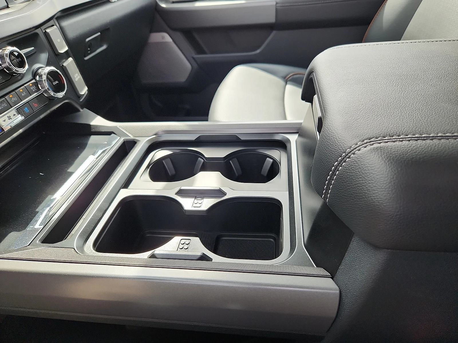 New 2027 Agate Black Metallic Ford LARIAT image 25