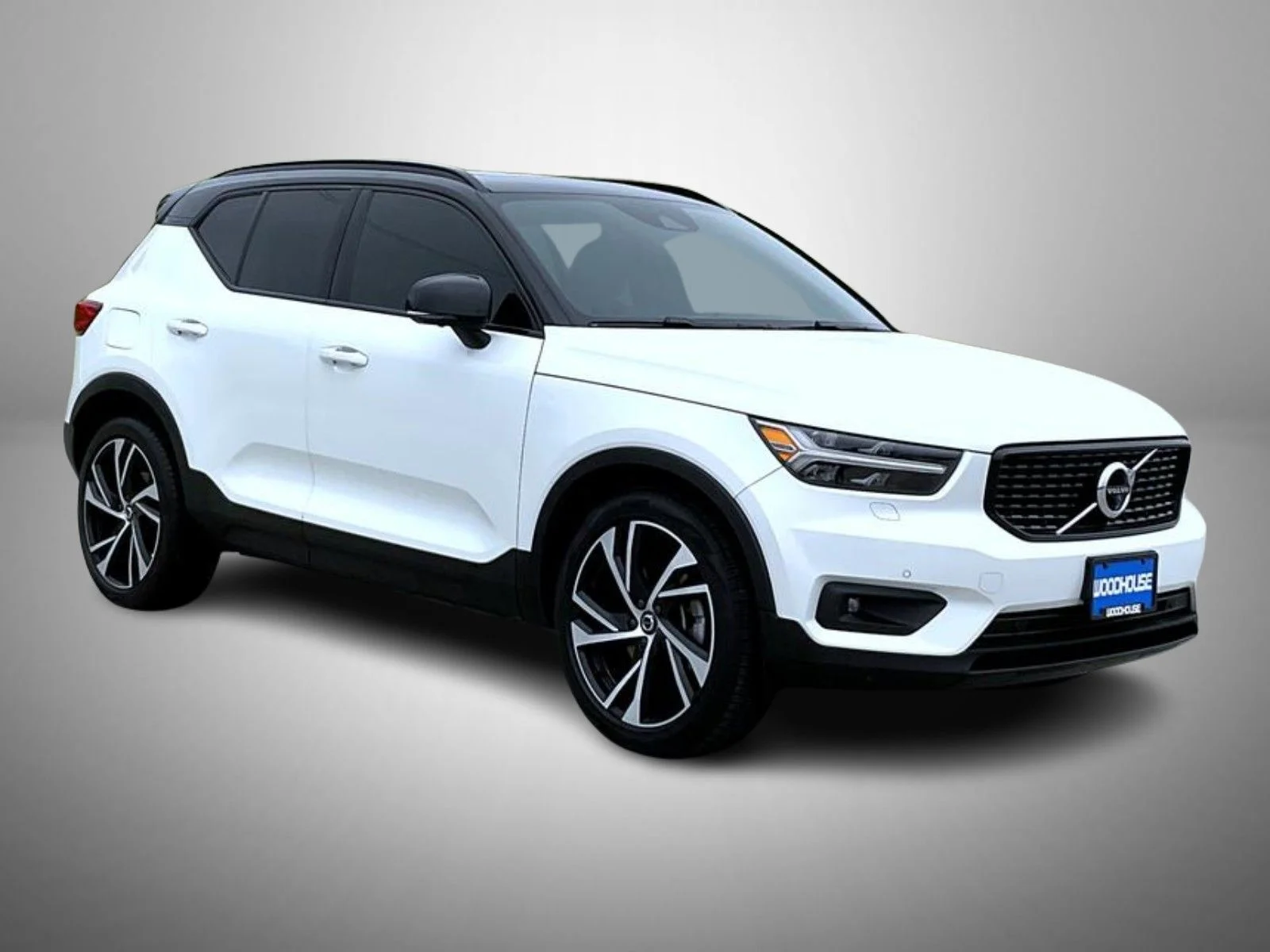 Used 2020 White Volvo R-Design image 3