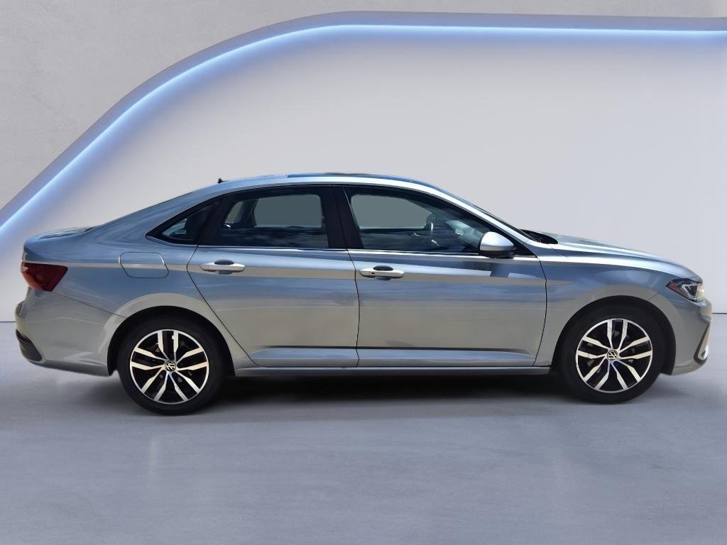 Used 2025 Gray Volkswagen SE image 6