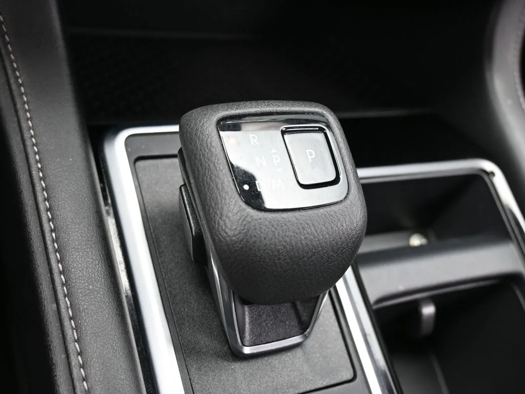 2025 Nissan Pathfinder SV - Photo 23