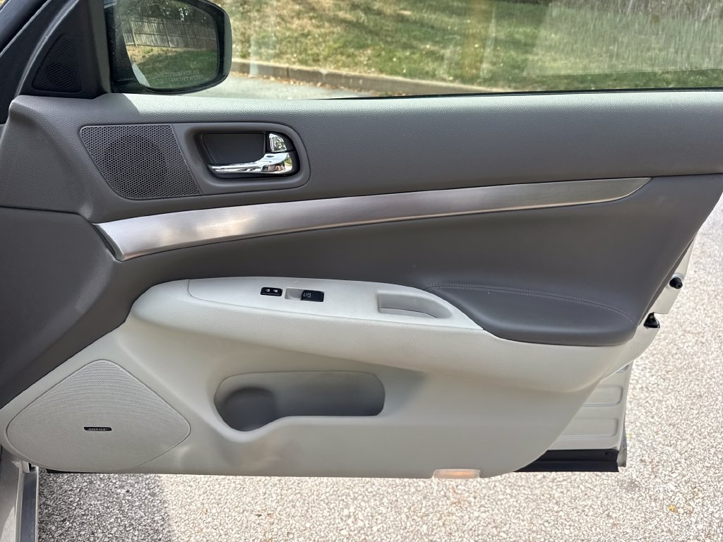 Used 2010 Silver INFINITI X image 22