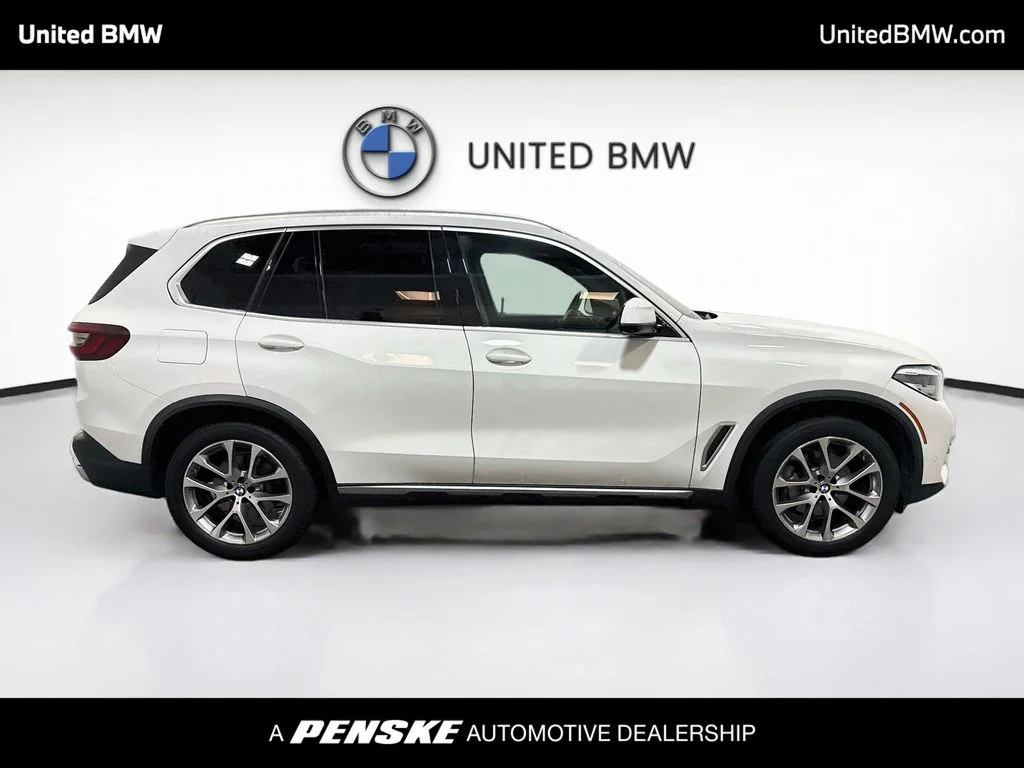 Used 2021 Alpine White BMW xDrive40i image 4