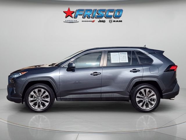 Used 2019 Gray Toyota XLE Premium image 4