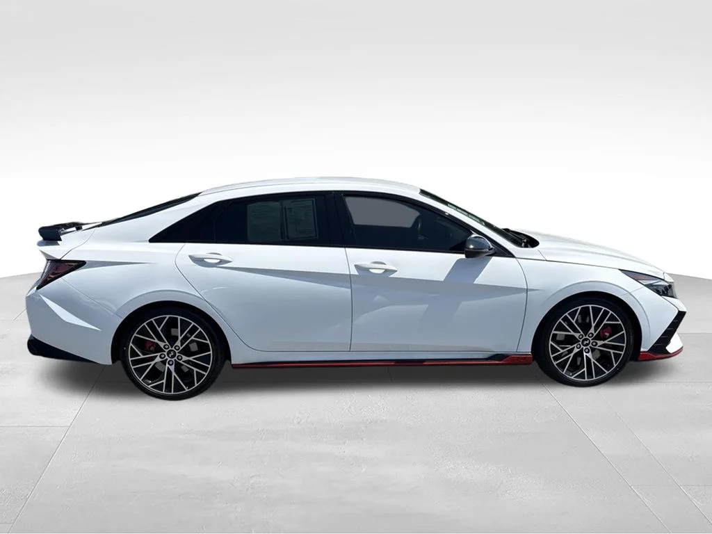 Used 2022 Ceramic White Hyundai Base image 6
