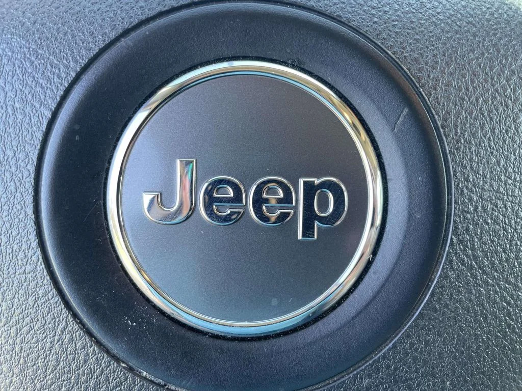 Used 2017 Diamond Black Crystal Pearlcoat Jeep Laredo image 30