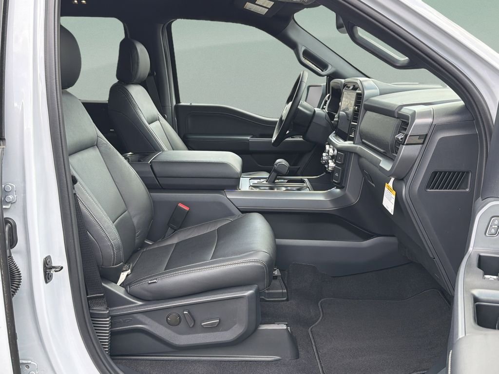 New 2025 White Ford XLT image 28