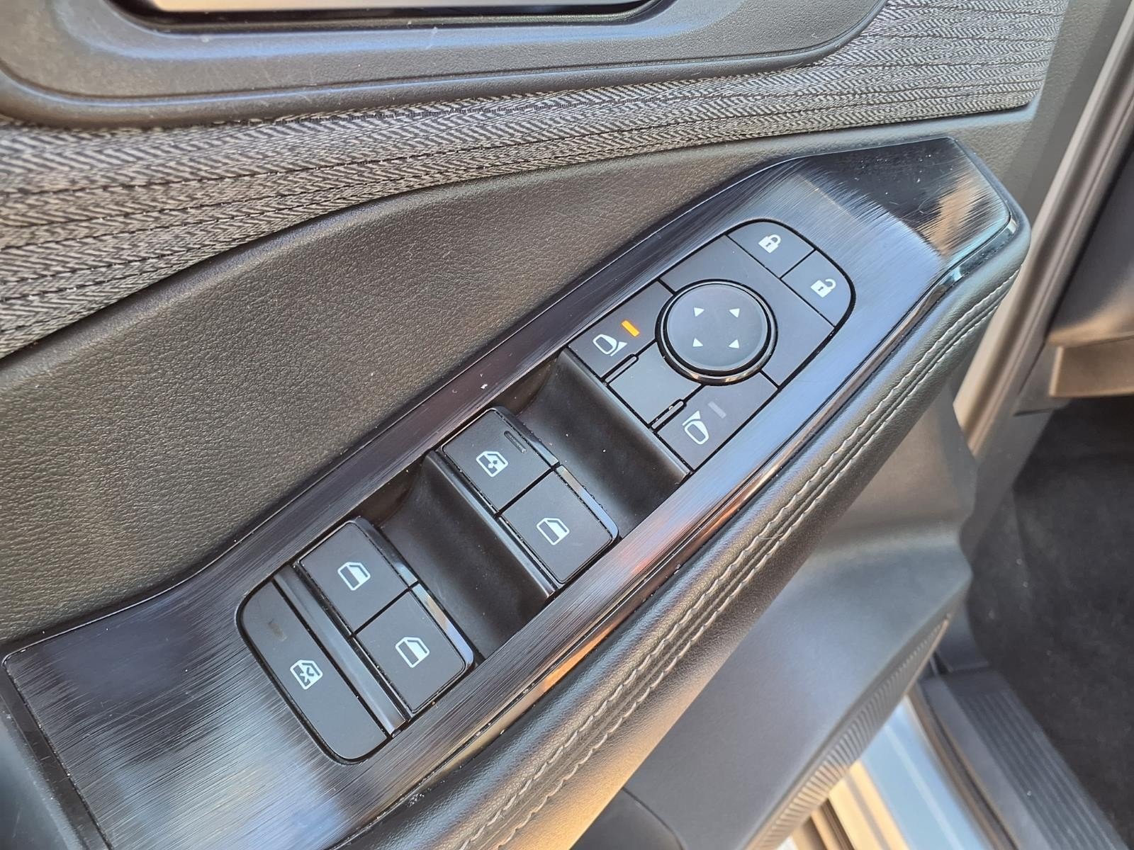 2023 Nissan Rogue SV Silver at Robbins Nissan