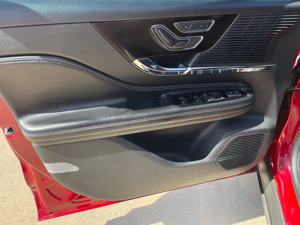 Used 2021 Red Lincoln Standard image 21