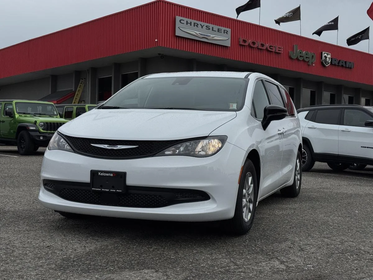 New 2027 White Chrysler SXT image 1