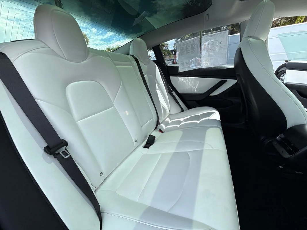 Used 2018 White Tesla  image 17