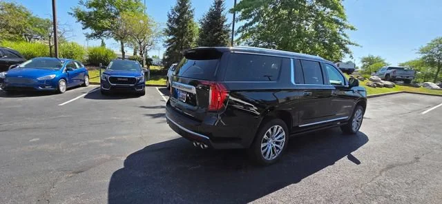 Used 2023 Onyx Black GMC Denali image 6