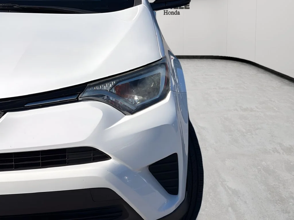 Used 2018 Super White Toyota LE image 5